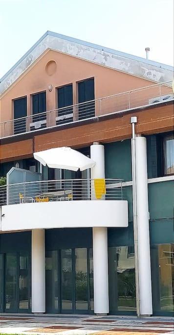 Orizzonte Marino Giallo Angolo Solare Verso La Laguna Cavallino-Treporti Εξωτερικό φωτογραφία