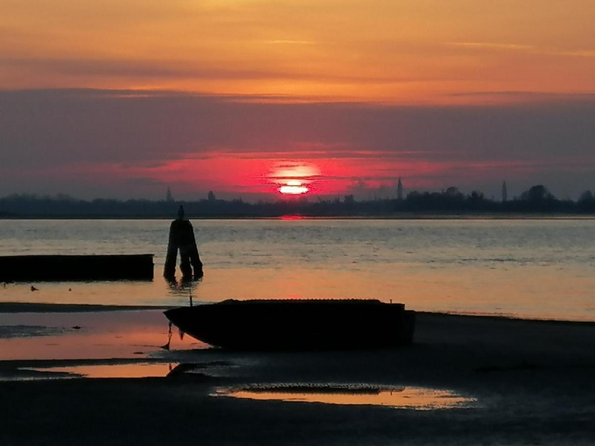 Orizzonte Marino Giallo Angolo Solare Verso La Laguna Cavallino-Treporti Εξωτερικό φωτογραφία